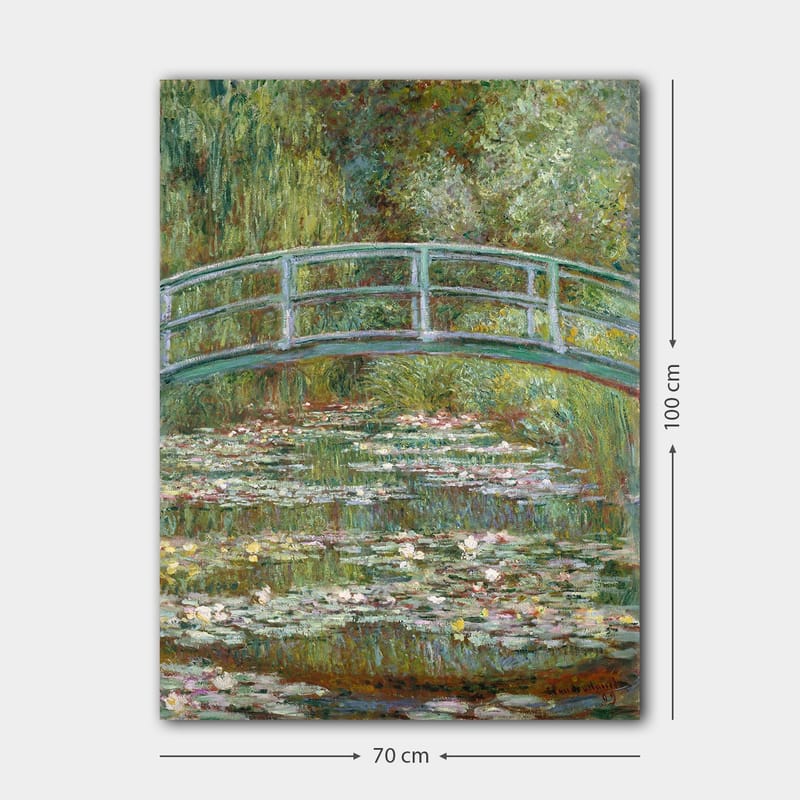 Canvastavla 70x100 cm - Vacker bro över en damm med näckrosor i en grönskande omgivning - Grön / Blå / Vit - Inredning - Tavlor & posters - Canvastavla