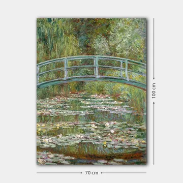 Canvastavla 70x100 cm - Vacker bro över en damm med näckrosor i en grönskande omgivning - Grön / Blå / Vit - Inredning - Tavlor & posters - Canvastavla