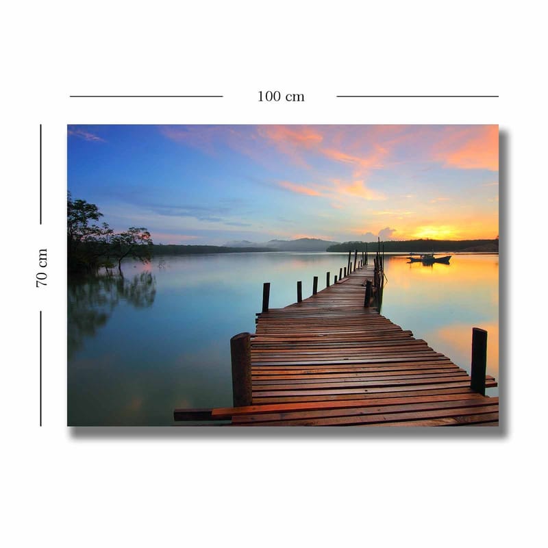 Canvastavla 70x100 cm - Vacker brygga som sträcker sig ut över en stilla sjö vid solnedgången - Blå / Orange / Brun - Inredning - Tavlor & posters - Canvastavla