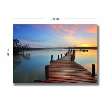 Canvastavla 70x100 cm - Vacker brygga som sträcker sig ut över en stilla sjö vid solnedgången - Blå / Orange / Brun - Inredning - Tavlor & posters - Canvastavla
