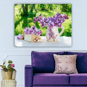 Canvastavla 70x100 cm - Vacker bukett av lila blommor i en kruka och en korg - Lila / Vit / Grön - Inredning - Tavlor & posters - Canvastavla