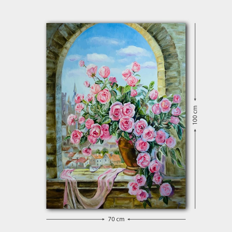 Canvastavla 70x100 cm - Vacker bukett av rosor i en kruka, placerad vid ett fönster med utsikt över en stad - Rosa / Grön / Brun - Inredning - Tavlor & posters - Canvastavla