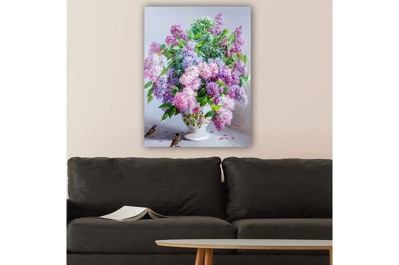 Canvastavla 70x100 cm - Vacker bukett av syrenblommor i en vit vas, Lila / Grön / Vit