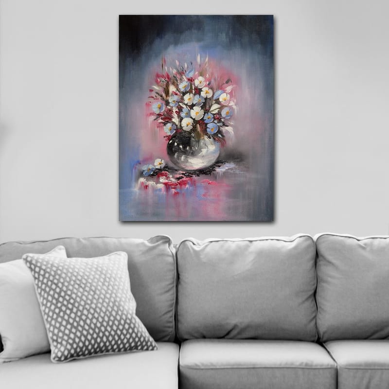 Canvastavla 70x100 cm - Vacker bukett med blommor i en rund vas - Blå / Vit / Svart - Inredning - Tavlor & posters - Canvastavla