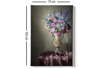 Canvastavla 70x100 cm - Vacker bukett med färgglada blommor i en elegant vas - Lila / Rosa / Blå - Inredning - Tavlor & posters - Canvastavla