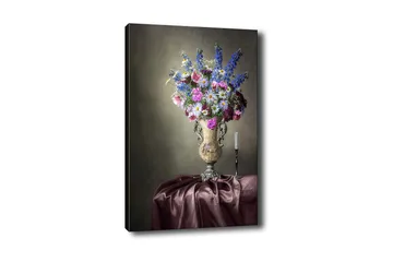 Canvastavla 70x100 cm - Vacker bukett med färgglada blommor i en elegant vas - Lila / Rosa / Blå - Inredning - Tavlor & posters - Canvastavla