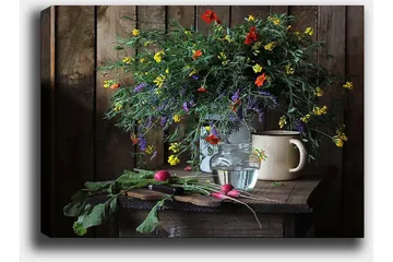 Canvastavla 70x100 cm - Vacker bukett med färgglada blommor i en glasvas på ett träbord - Grön / Gul / Röd - Inredning - Tavlor & posters - Canvastavla