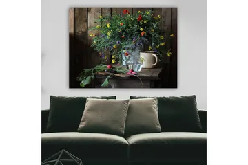Canvastavla 70x100 cm - Vacker bukett med färgglada blommor i en glasvas på ett träbord - Grön / Gul / Röd - Inredning - Tavlor & posters - Canvastavla