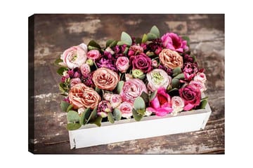 Canvastavla 70x100 cm - Vacker bukett med färgglada blommor i en vit låda - Rosa / Lila / Grön - Inredning - Tavlor & posters - Canvastavla