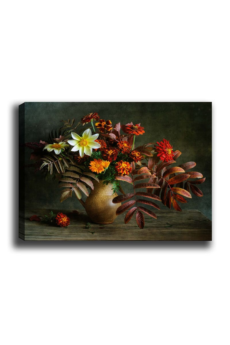 Canvastavla 70x100 cm - Vacker bukett med färgglada blommor och löv i en keramikvas, Vit / Orange / Röd