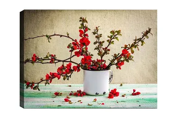 Canvastavla 70x100 cm - Vacker bukett med röda blommor i en vit kopp - Röd / Grön / Vit - Inredning - Tavlor & posters - Canvastavla