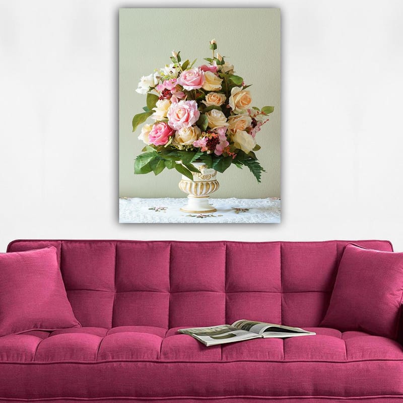 Canvastavla 70x100 cm - Vacker bukett med rosa och gula rosor i en dekorativ vas - Rosa / Gul / Grön - Inredning - Tavlor & posters - Canvastavla
