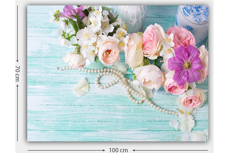 Canvastavla 70x100 cm - Vacker bukett med rosa och lila blommor tillsammans med pärlor på en ljusgrön bakgrund - Rosa / Lila / Vit - Inredning - Tavlor & posters - Canvastavla