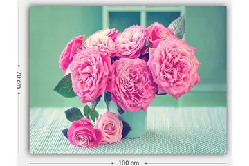 Canvastavla 70x100 cm - Vacker bukett med rosa rosor i en ljus vas - Rosa / Grön - Inredning - Tavlor & posters - Canvastavla