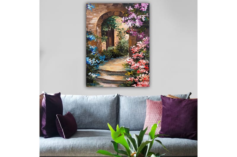 Canvastavla 70x100 cm - Vacker gränd med blommor som omger en båge av sten - Ljusblå / Rosa / Grön - Inredning - Tavlor & posters - Canvastavla