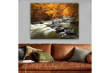 Canvastavla 70x100 cm - Vacker höstlandskap med en porlande bäck omgiven av gyllene och orange lövverk - Gyllene / Orange / Grön - Inredning - Tavlor & posters - Canvastavla