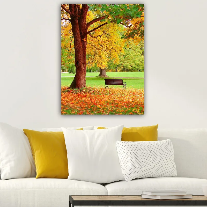 Canvastavla 70x100 cm - Vacker höstscen med en bänk under ett färgsprakande träd - Guldgul / Orange / Brun - Inredning - Tavlor & posters - Canvastavla