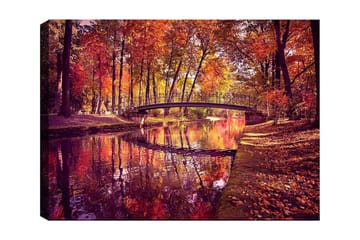 Canvastavla 70x100 cm - Vacker höstscen med en bro som sträcker sig över en spegelblanka vattenyta omgiven av färgglada träd - Orange / Röd / Gul - Inredning - Tavlor & posters - Canvastavla