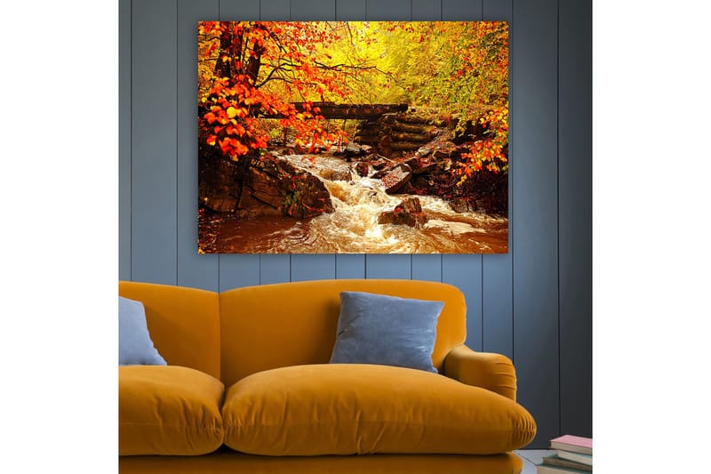 Canvastavla 70x100 cm - Vacker höstscen med en porlande bäck omgiven av färgglada träd och löv i varma nyanser - Orange / Gult / Brunt - Inredning - Tavlor & posters - Canvastavla