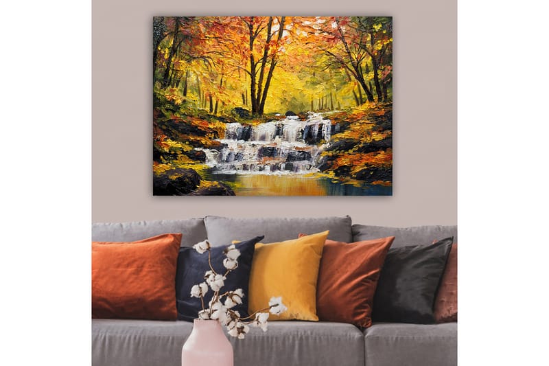 Canvastavla 70x100 cm - Vacker höstscen med ett porlande vattenfall omgiven av färgglada träd i gult och orange - Gult / Orange / Brunt - Inredning - Tavlor & posters - Canvastavla