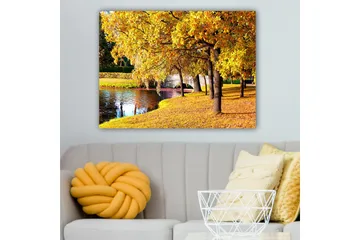 Canvastavla 70x100 cm - Vacker höstscen med gyllene träd som speglar sig i en stilla sjö - Guld / Grön / Brun - Inredning - Tavlor & posters - Canvastavla