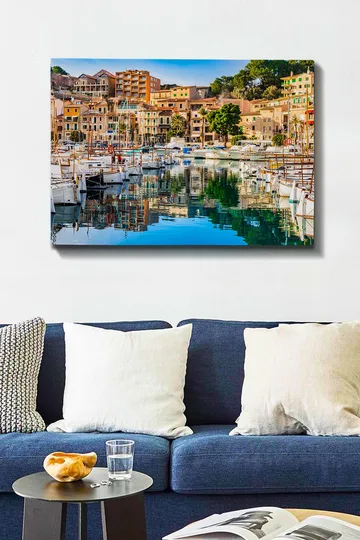 Canvastavla 70x100 cm - Vacker hamn med segelbåtar och färgglada hus vid vattnet - Blå / Grön / Orange - Inredning - Tavlor & posters - Canvastavla