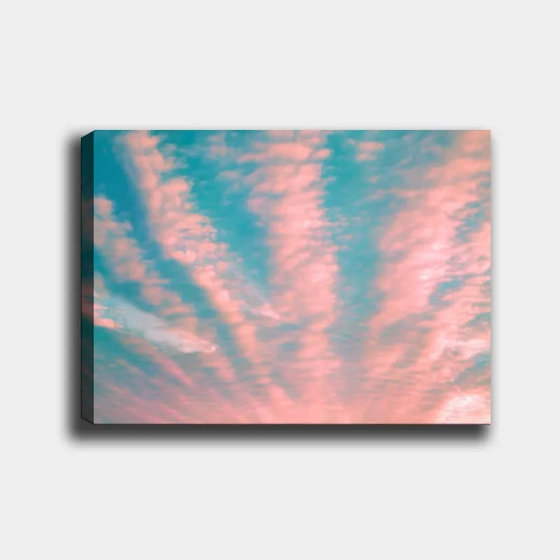 Canvastavla 70x100 cm - Vacker himmel med rosa och blå moln som sträcker sig över ytan, Rosa / Blå