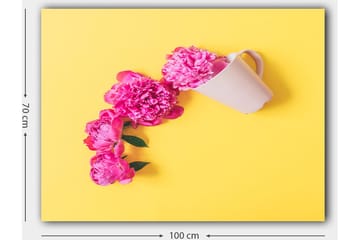 Canvastavla 70x100 cm - Vacker komposition av rosa pioner som hänger över en vit kopp - Rosa / Gul - Inredning - Tavlor & posters - Canvastavla
