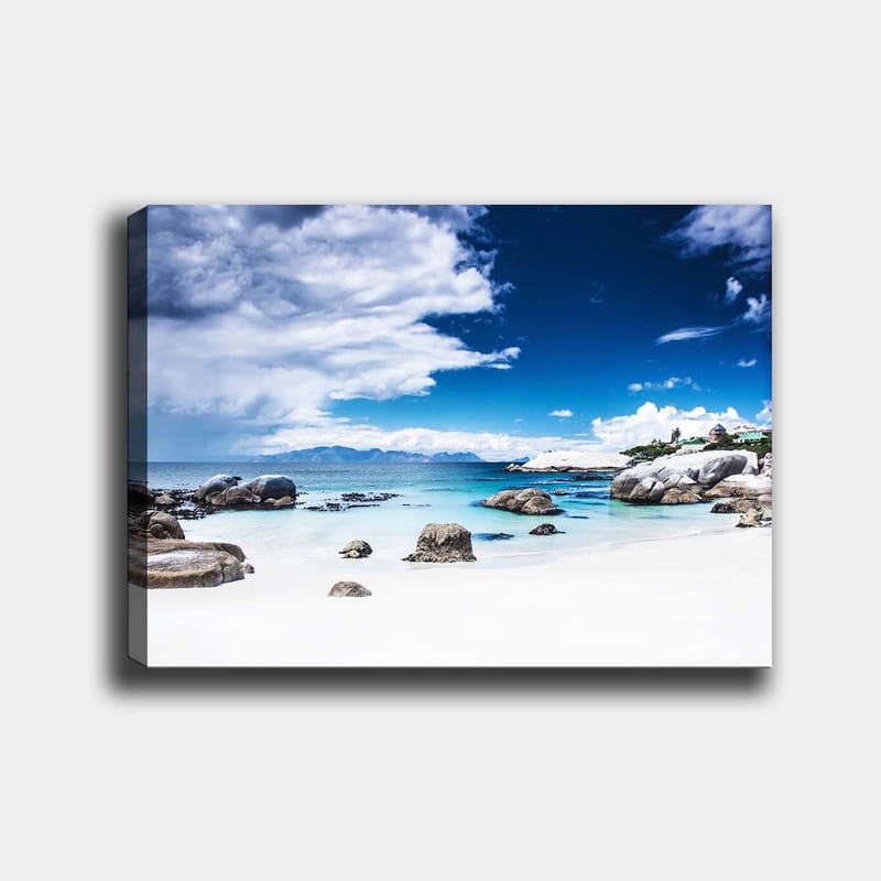 Canvastavla 70x100 cm - Vacker kustlandskap med klippor och klart blått vatten under en dramatisk himmel - Blå / Vit / Grå - Inredning - Tavlor & posters - Canvastavla