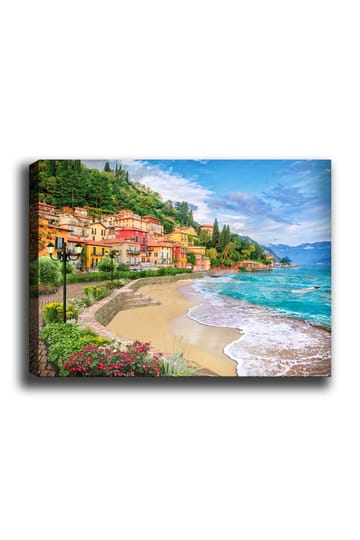 Canvastavla 70x100 cm - Vacker kustlinje med färgglada hus som klättrar uppför en grönskande kulle vid en strand - Blå / Grön / Gul - Inredning - Tavlor & posters - Canvastavla