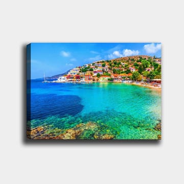 Canvastavla 70x100 cm - Vacker kustlinje med färgglada hus vid havet och en klar blå himmel - Turkos / Blå / Grön - Inredning - Tavlor & posters - Canvastavla