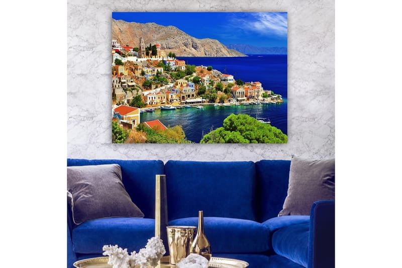 Canvastavla 70x100 cm - Vacker kuststad med färgglada hus vid havet och omgivande berg - Blå / Grön / Orange - Inredning - Tavlor & posters - Canvastavla