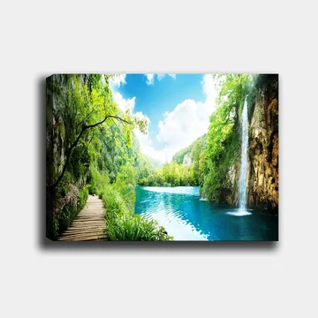 Canvastavla 70x100 cm - Vacker naturscen med en vattenfall som rinner ner i en klar, blå sjö omgiven av frodig grönska och berg - Grön / Blå - Inredning - Tavlor & posters - Canvastavla