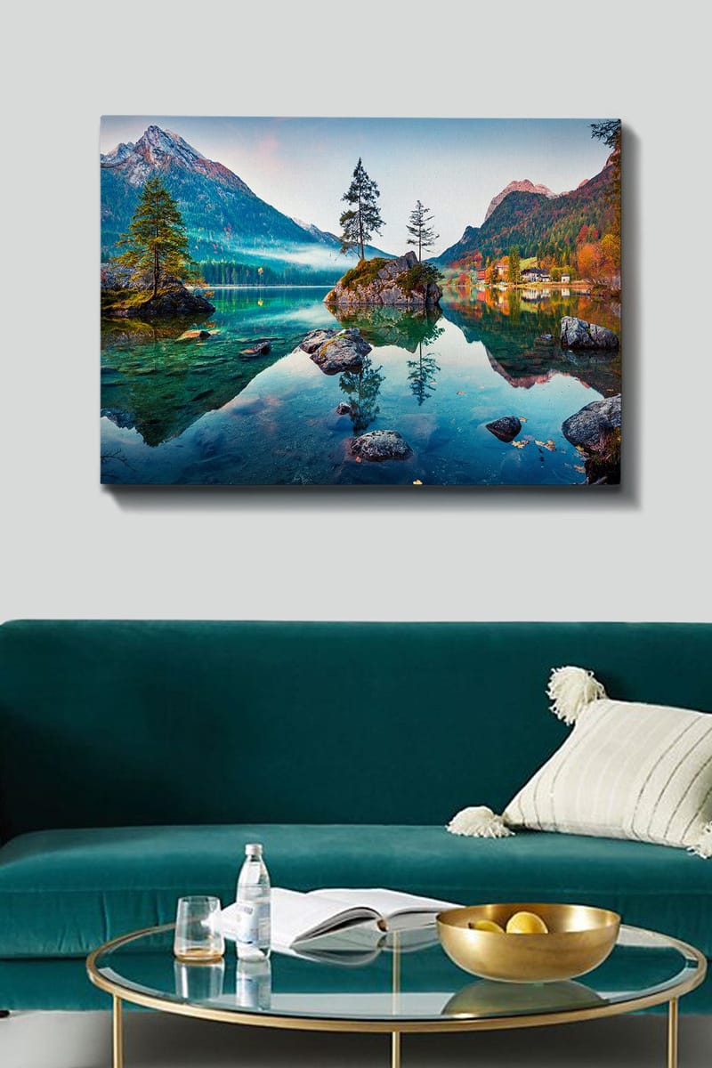 Canvastavla 70x100 cm - Vacker sjölandskap med berg och träd som speglas i det stilla vattnet - Grön / Blå / Brun - Inredning - Tavlor & posters - Canvastavla