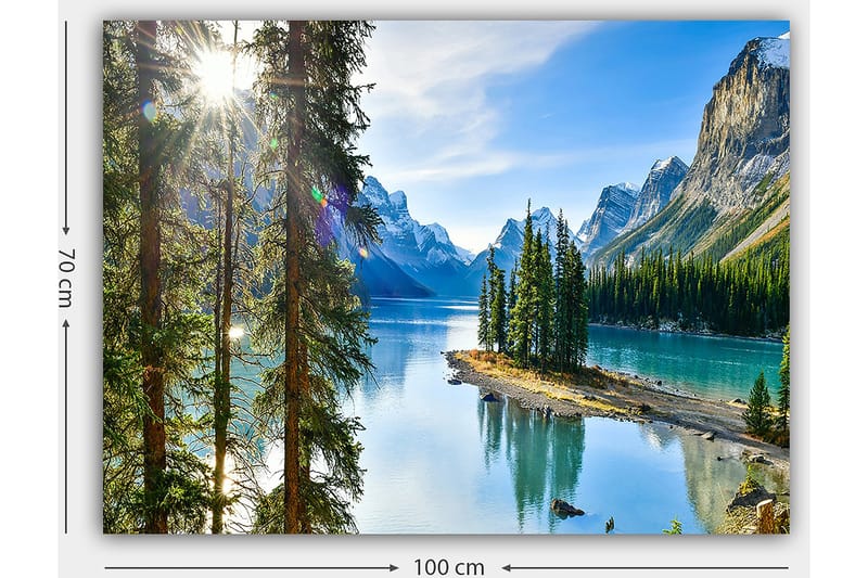 Canvastavla 70x100 cm - Vacker sjölandskap med höga berg och tät grönska som speglas i vattnet - Grön / Blå / Brun - Inredning - Tavlor & posters - Canvastavla