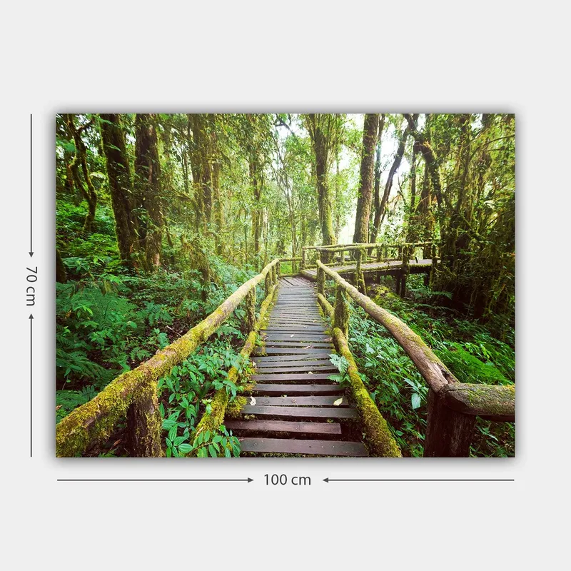 Canvastavla 70x100 cm - Vacker träbro som slingrar sig genom en grönskande regnskog - Grön / Brun / Gulgrön - Inredning - Tavlor & posters - Canvastavla