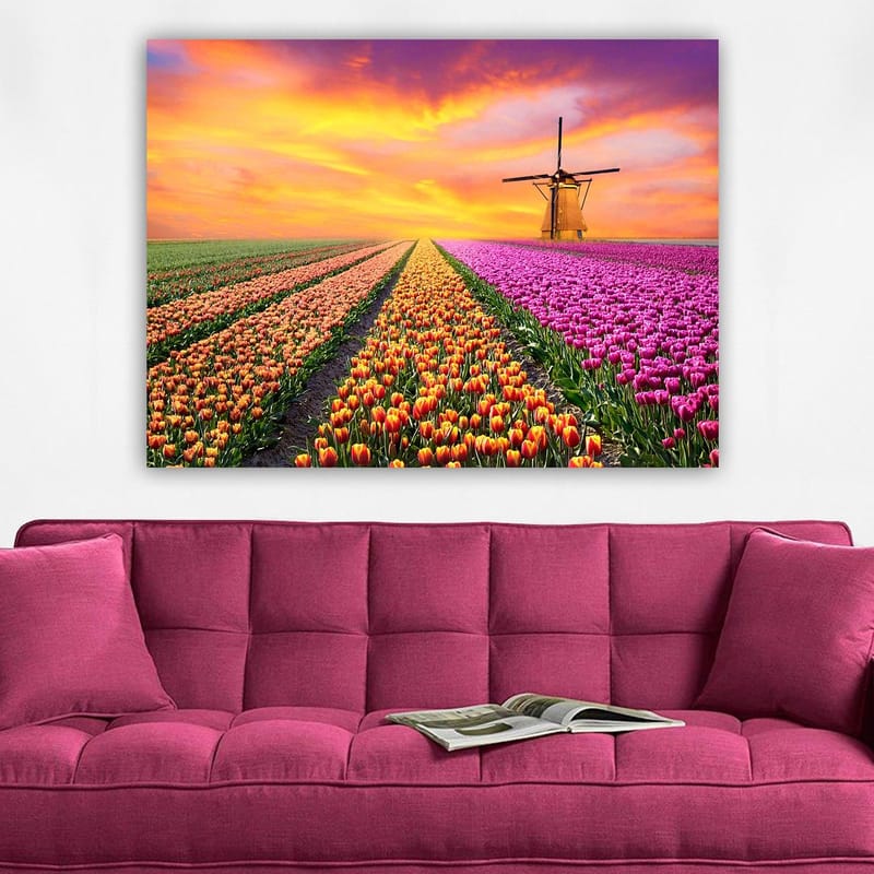 Canvastavla 70x100 cm - Vacker tulpanfält med en traditionell väderkvarn i solnedgångens ljus - Lila / Orange / Grön - Inredning - Tavlor & posters - Canvastavla