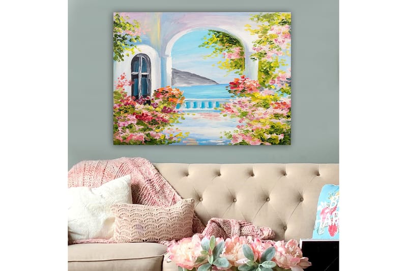 Canvastavla 70x100 cm - Vacker utsikt genom en båge med blommor i förgrunden och havet i bakgrunden - Rosa / Blå / Grön - Inredning - Tavlor & posters - Canvastavla