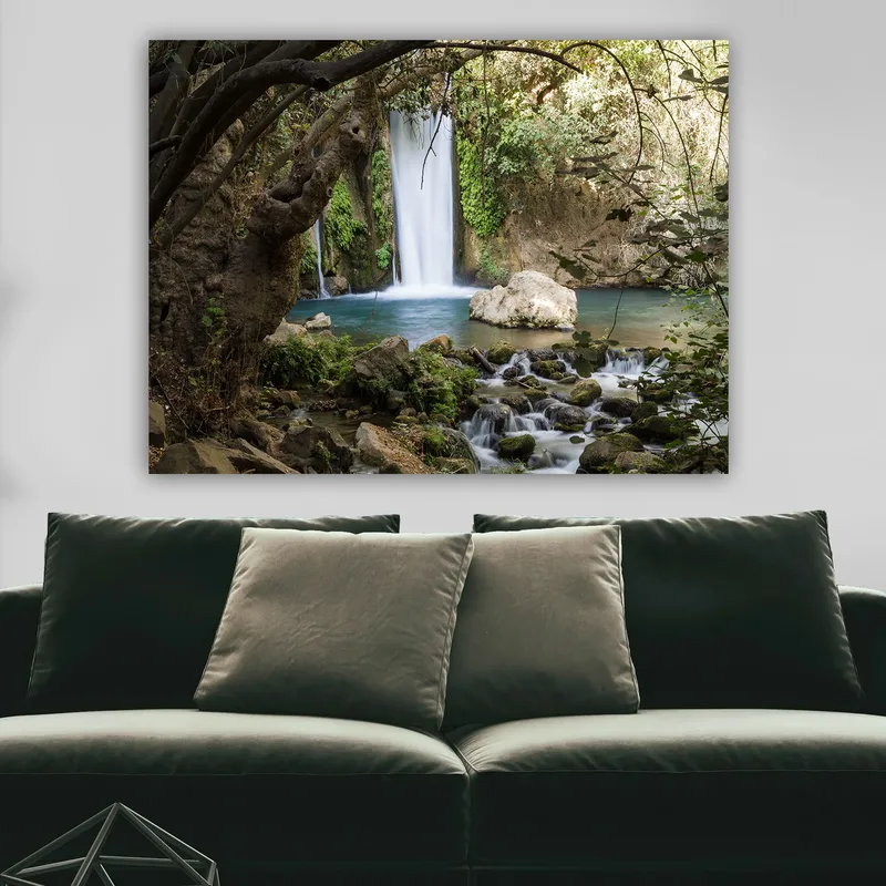 Canvastavla 70x100 cm - Vacker vattenfall omgiven av grönskande vegetation och klippor - Grön / Blå / Beige - Inredning - Tavlor & posters - Canvastavla