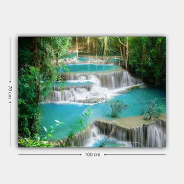 Canvastavla 70x100 cm - Vacker vattenfallscen med flera nivåer av klart, turkost vatten omgiven av grönskande vegetation - Turkos / Grön - Inredning - Tavlor & posters - Canvastavla