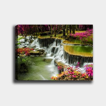 Canvastavla 70x100 cm - Vacker vattenfallsscen omgiven av färgglada blommor och grönskande träd - Grön / Rosa / Brun - Inredning - Tavlor & posters - Canvastavla