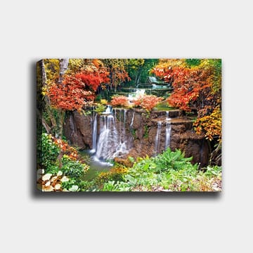 Canvastavla 70x100 cm - Vacker vattenfallsscen omgiven av färgglada höstlöv - Röd / Grön / Brun - Inredning - Tavlor & posters - Canvastavla