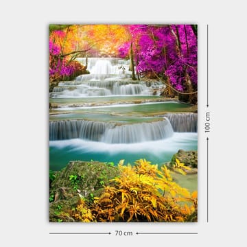 Canvastavla 70x100 cm - Vacker vattenfallsscen omgiven av färgglada träd och växter - Lila / Grön / Orange - Inredning - Tavlor & posters - Canvastavla