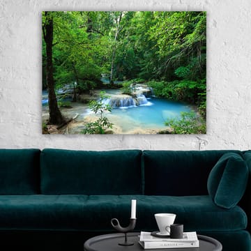 Canvastavla 70x100 cm - Vacker vattenfallsscen omgiven av frodig grönska - Grön / Blå / Beige - Inredning - Tavlor & posters - Canvastavla
