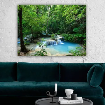 Canvastavla 70x100 cm - Vacker vattenfallsscen omgiven av frodig grönska - Grön / Blå / Beige - Inredning - Tavlor & posters - Canvastavla