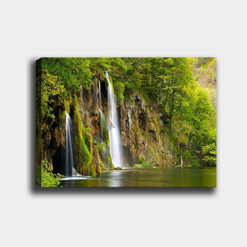 Canvastavla 70x100 cm - Vacker vattenfallsscen omgiven av frodig grönska, Grön / Brun / Vit