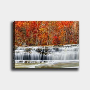 Canvastavla 70x100 cm - Vacker vattenfallsscen omgiven av höstfärger i röd och orange nyans - Röd / Orange / Grå - Inredning - Tavlor & posters - Canvastavla