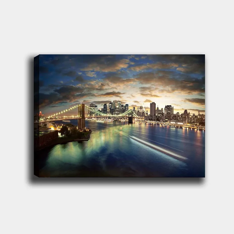 Canvastavla 70x100 cm - Vacker vy över en stad med en bro som sträcker sig över en glittrande flod vid skymning - Blå / Grön / Orange - Inredning - Tavlor & posters - Canvastavla