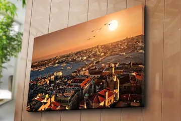 Canvastavla 70x100 cm - Vacker vy över Istanbul vid solnedgång, med takåsar och båtar på vattnet - Orange / Röd / Blå - Inredning - Tavlor & posters - Canvastavla