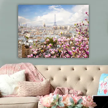 Canvastavla 70x100 cm - Vacker vy över Paris med Eiffeltornet omgiven av blommande körsbärsträd - Rosa / Blå / Grön - Inredning - Tavlor & posters - Canvastavla